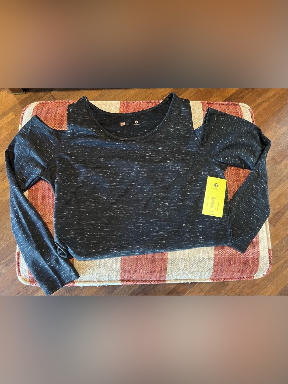 Xersion Dark Heather Black Long-Sleeve Cold Shoulder Top